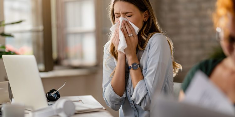 Primavera sin alergias en la oficina: 7 recomendaciones de limpieza y mantenimiento para espacios de trabajo