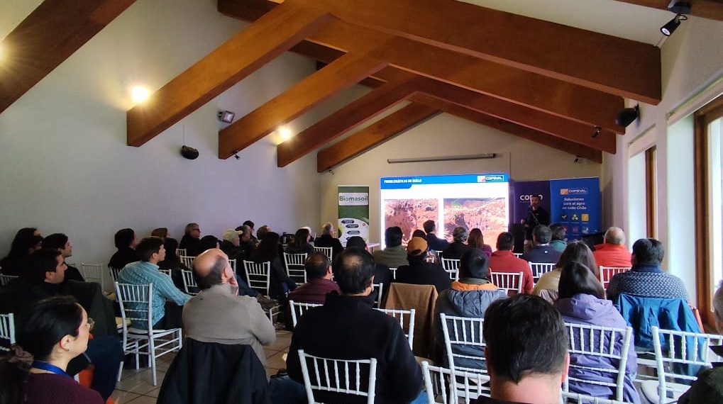 Seminario internacional abordó nuevas tecnologías para avanzar hacia suelos vivos y una agricultura sostenible en el Maule