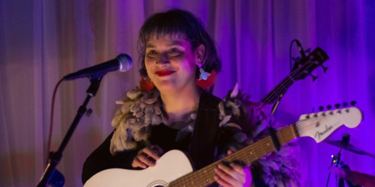 Cantautora Tamara Águila lanza su nuevo disco “Naves”: un viaje íntimo de raíz, memoria y recomposición territorial