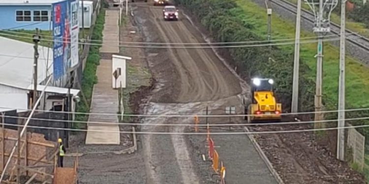 Coordinan avances y cronograma de pavimentación en “Camino La Empresa” de Linares