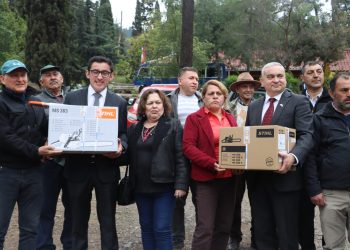 Propietarios forestales de la región del Maule reciben maquinarias para manejo sustentable del bosque nativo y dendroenergía
