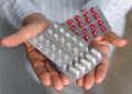 Venta de medicamentos en locales masivos: Académicos alertan sobre graves riesgos para la salud pública