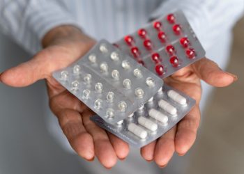 Venta de medicamentos en locales masivos: Académicos alertan sobre graves riesgos para la salud pública