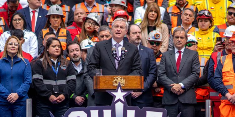 Presidente Kast lanza plan para crear más de 100 mil empleos y acelerar inversiones para reactivar la economía