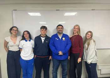 ​Jóvenes de intercambio de Rotary aprenden español en la Universidad Autónoma