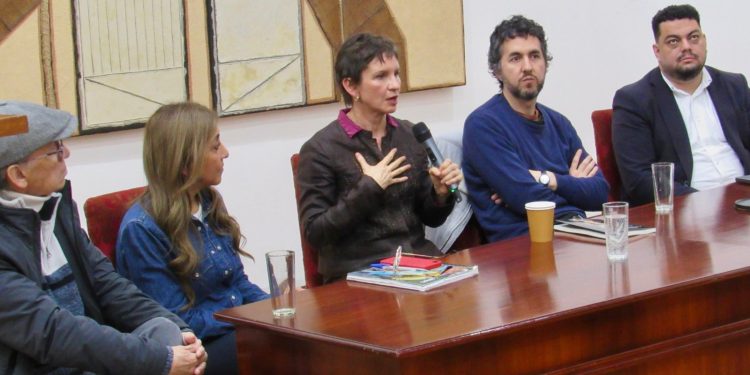 “La política se metió conmigo”: Carolina Tohá presenta su libro en Talca