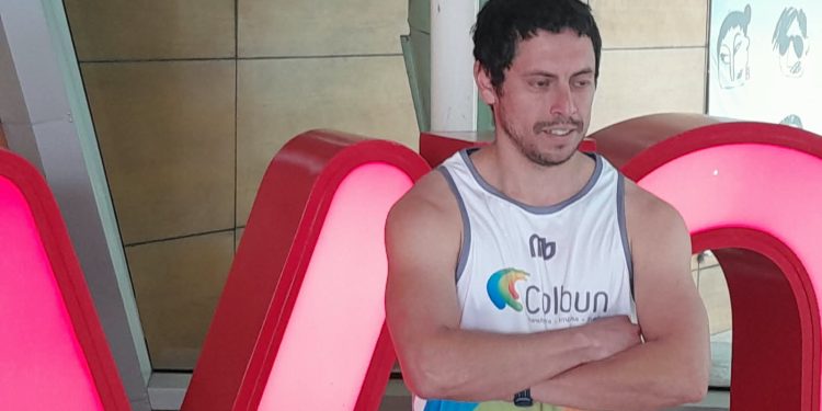 Atleta con esclerosis múltiple busca establecer un récord mundial en el Maratón de Viña del Mar