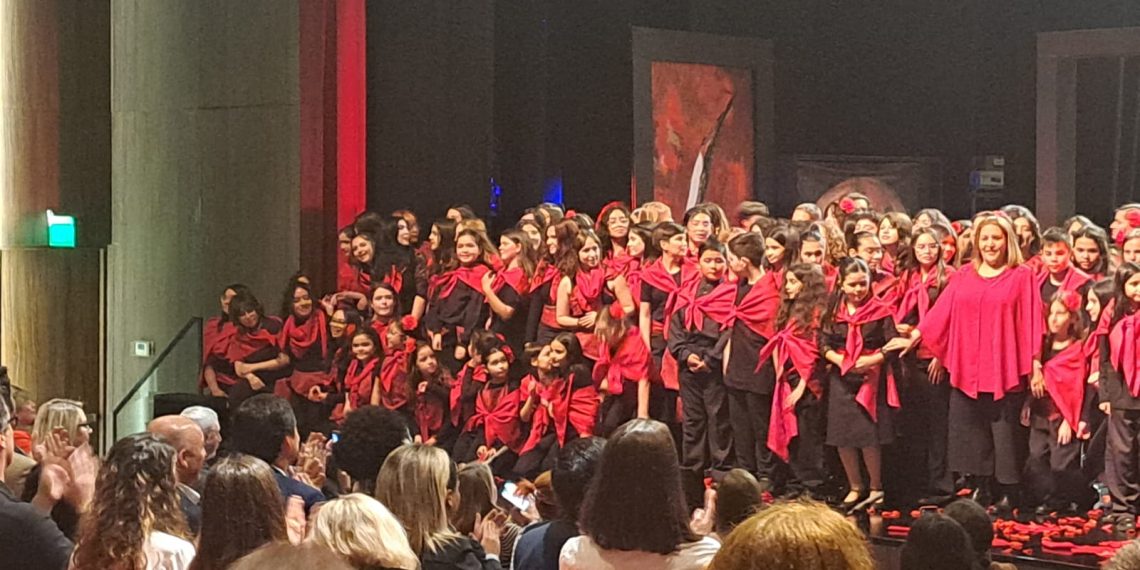 El Coro Infanto Juvenil de la Universidad de Talca brilla en la producción de la ópera Carmen