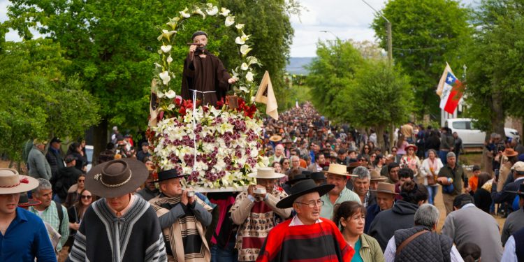 Miles de fieles llegaron a celebrar a San Francisco de Asís