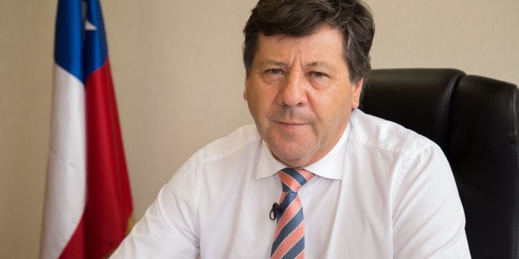 Juan Castro aborda la situación de la centro-derecha, la seguridad y cuestiona el retiro de computadores para estudiantes