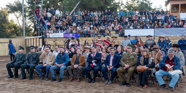Tras 63 años de espera: Inauguran nueva medialuna municipal en Linares