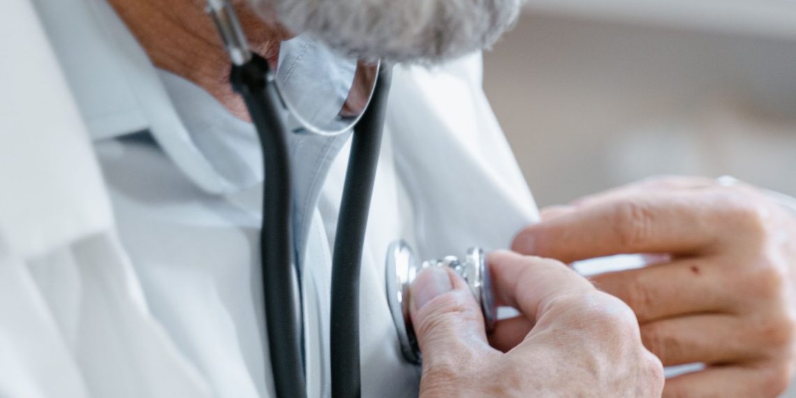 El corazón también envejece: expertos llaman a reforzar la prevención cardiovascular en los adultos mayores