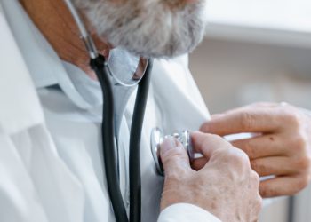 El corazón también envejece: expertos llaman a reforzar la prevención cardiovascular en los adultos mayores