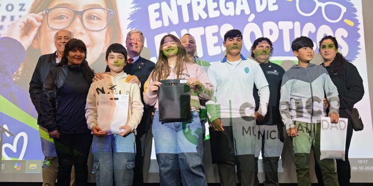 Municipalidad de Curicó fortalece la salud visual infantil con atención gratuita y entrega de lentes para cerca de 200 niños
