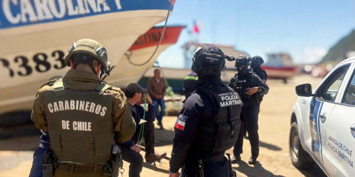 Carabineros y Armada refuerzan controles preventivos en el puerto de Constitución