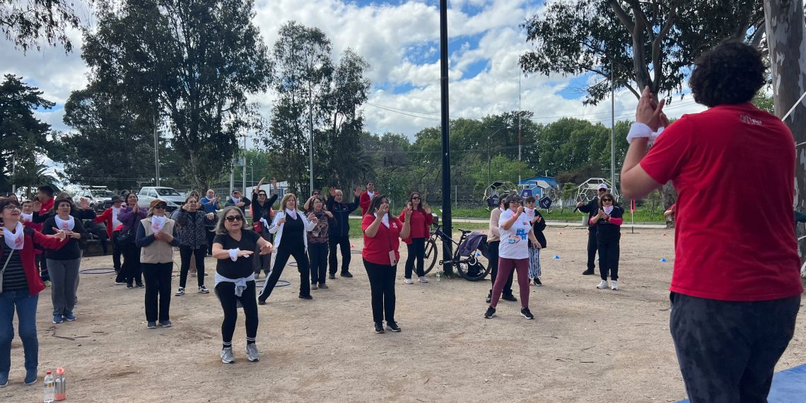 Actividad física para personas mayores: Promueven uso de la Alameda y el Parque Río Claro