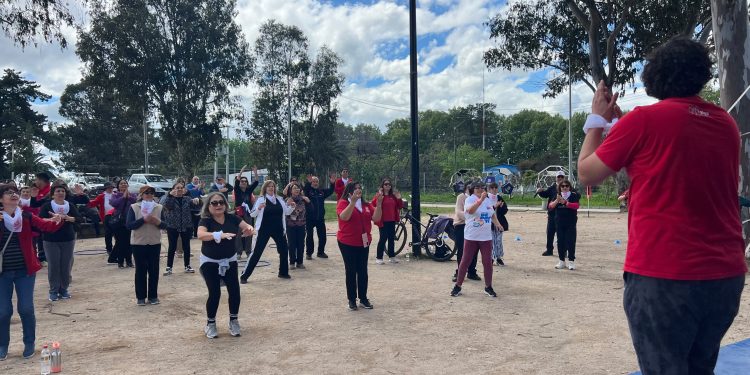 Actividad física para personas mayores: Promueven uso de la Alameda y el Parque Río Claro
