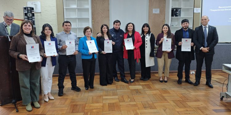 80 docentes maulinos reconocidos por Mineduc por su aporte a la enseñanza