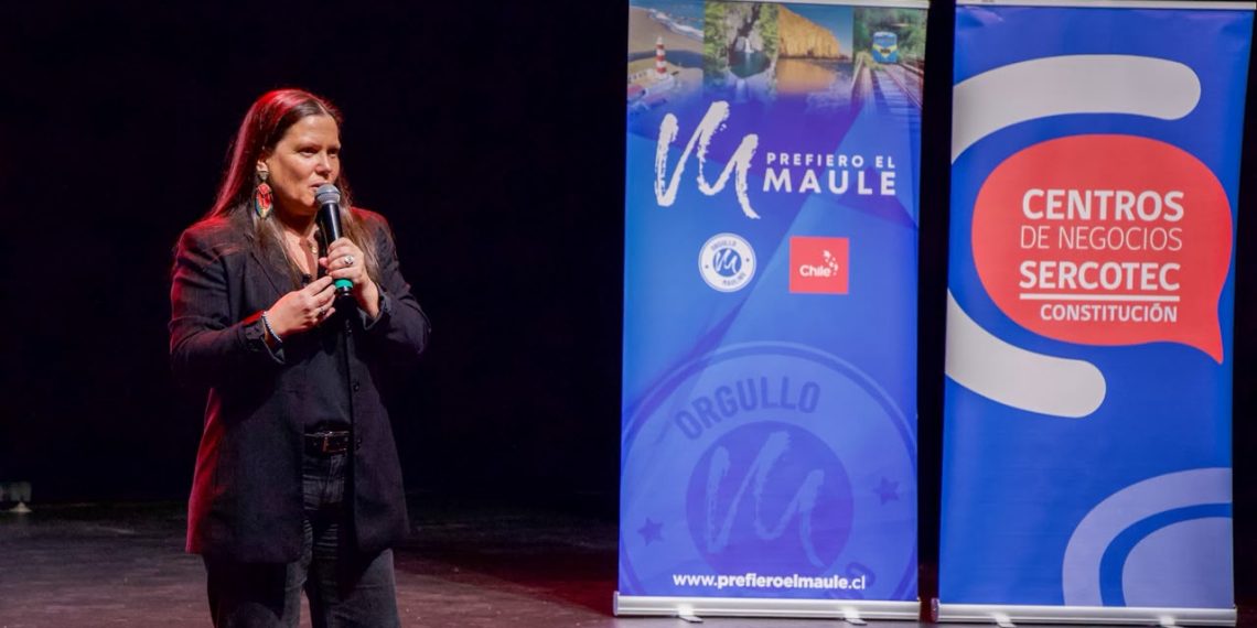 Pía Yovanovic cautivó al público de Constitución con su charla “Atrévete a comunicar”