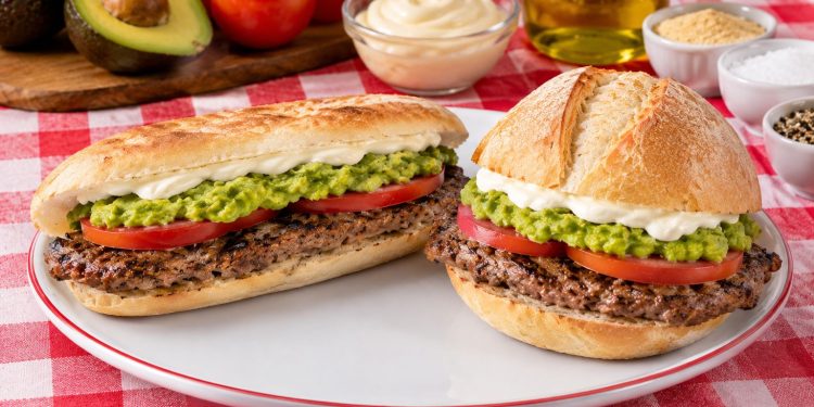 ¡Crujiente, jugoso y amigo del bolsillo!: Chile celebra el Día del Churrasco