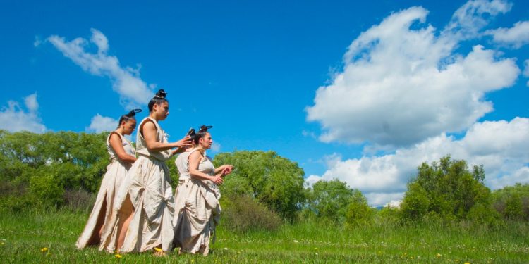 Creación escénica inspirada en la celebración de la Cruz de Mayo se presentará en el balneario Río Claro de Talca