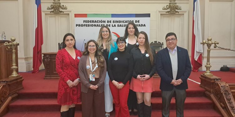 La otra crisis de la salud: 86,5% de los centros evaluados presenta sobrecarga laboral y 42,3% riesgos psicosociales