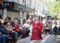 Personas mayores protagonizan aplaudido desfile de modas en paseo peatonal de Talca