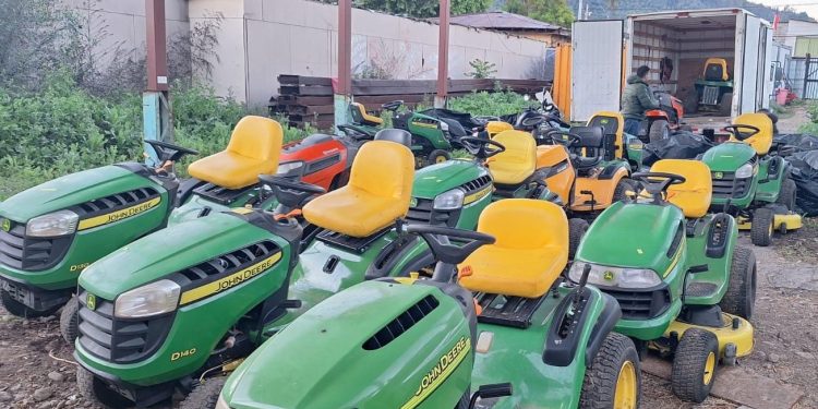 Preso sujeto acusado de apropiarse de 16 tractores corta césped