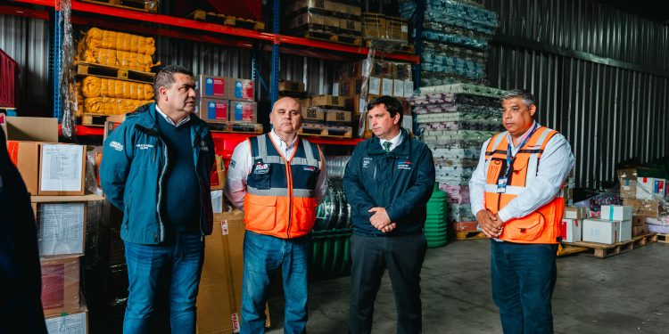 Delegado Prieto entrega ayuda a 60 familias afectadas por temporal en la comuna de Maule