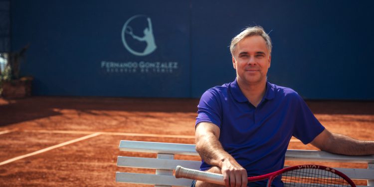 Extenista Fernando González protagoniza campaña que invita a hablar de obesidad sin prejuicios